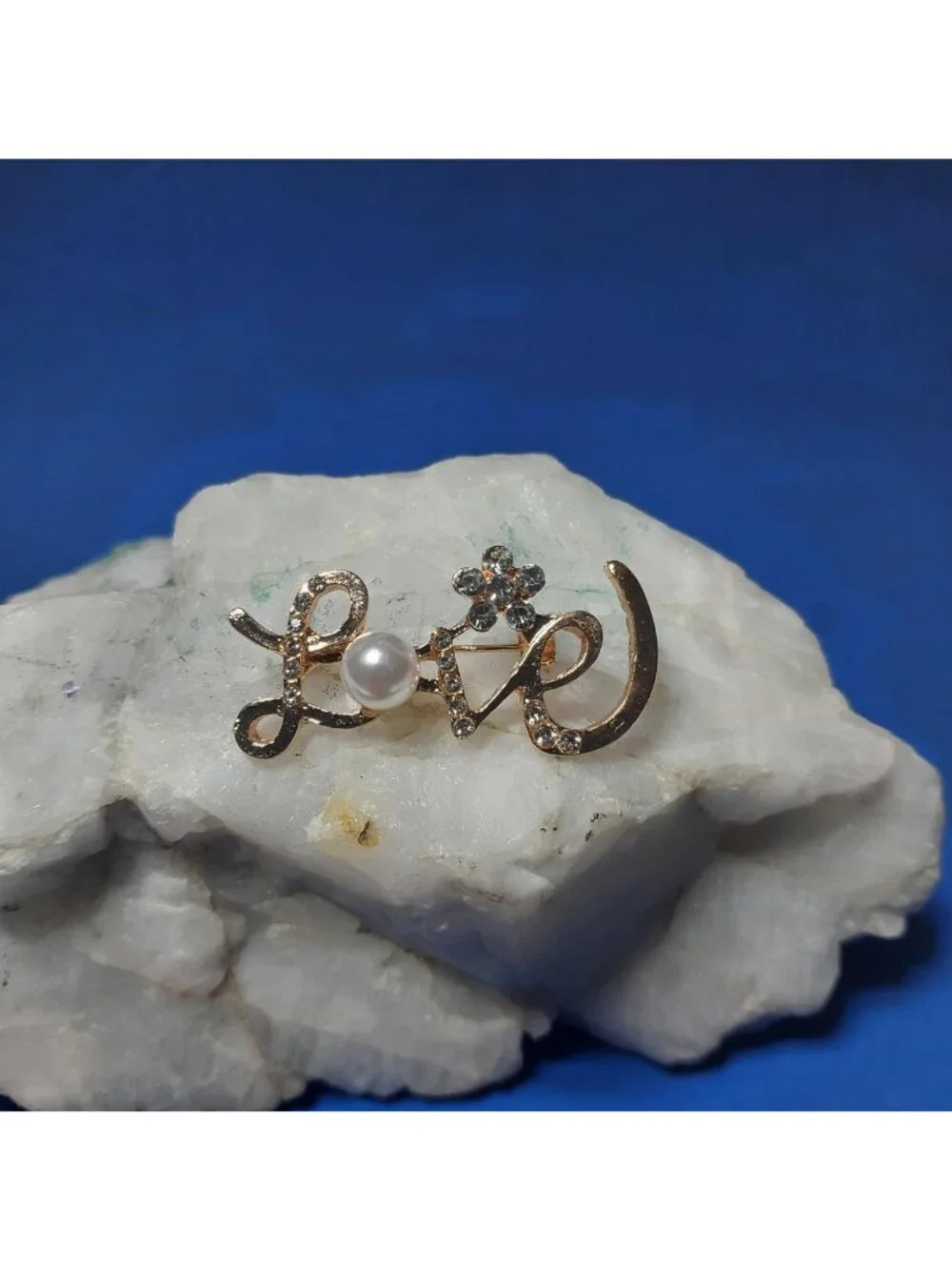 No Brand love brooch